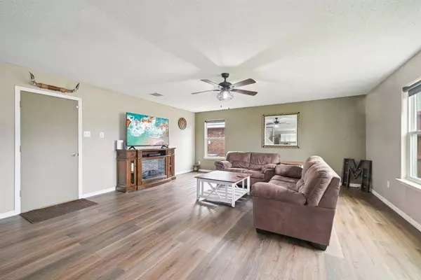 2306 Memphis Street, Ennis, TX 75119