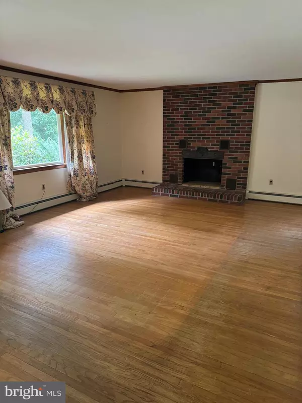 223 KRESSON GIBBSBORO RD, Voorhees, NJ 08043