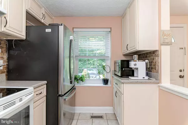 8303 WINDFALL RD, Springfield, VA 22153