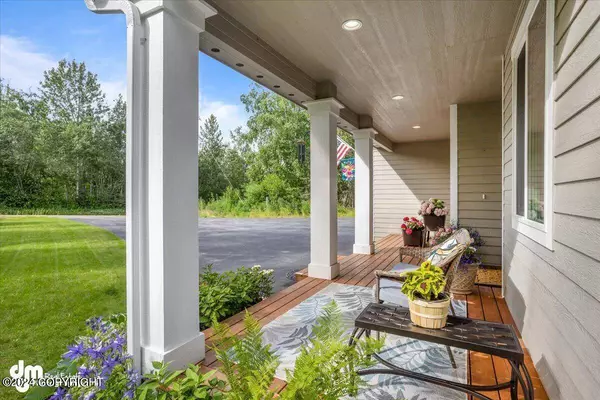 6819 S Lark CIR, Wasilla, AK 99623