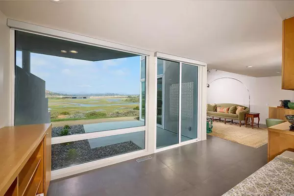 196 Solana Point CIR, San Diego, CA 92075