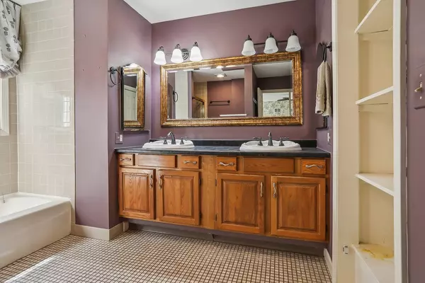 1939 Koehling RD #0, Northbrook, IL 60062