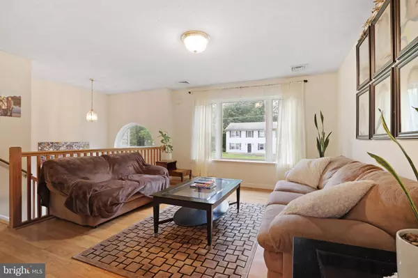 825 TRAFALGAR RD, Tobyhanna, PA 18466