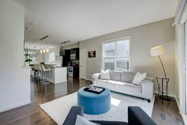 221 Ascot CIR SW, Calgary, AB T3H 0X2