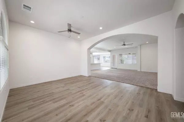 11803 Hollybrook Lane, Bakersfield, CA 93311