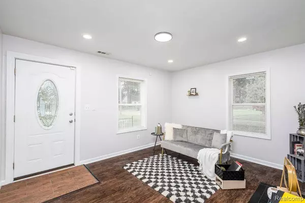 20452 MIDWAY Avenue, Southfield, MI 48075