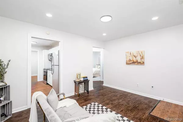 20452 MIDWAY Avenue, Southfield, MI 48075