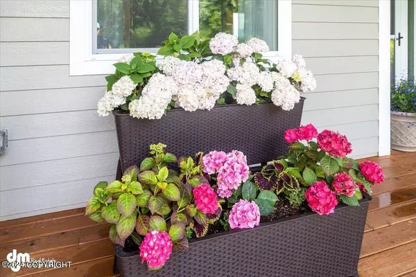 6819 S Lark CIR, Wasilla, AK 99623