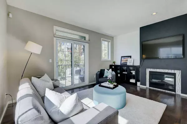 221 Ascot CIR SW, Calgary, AB T3H 0X2