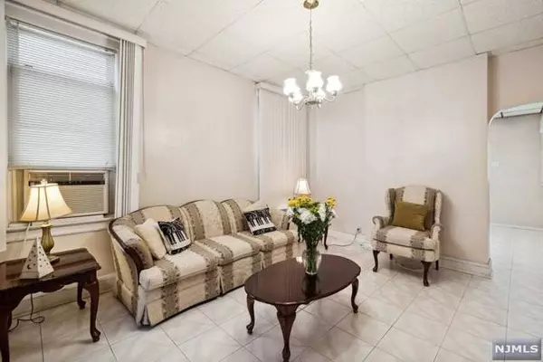 41 47th ST, Weehawken, NJ 07086