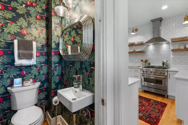 3059 N Prospect, Milwaukee, WI 53211