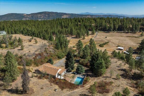 11803 N Pine Bluff Rd, Nine Mile Falls, WA 99026