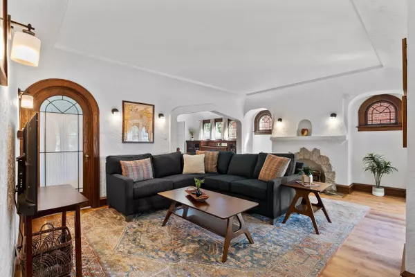 3616 N Murray, Shorewood, WI 53211