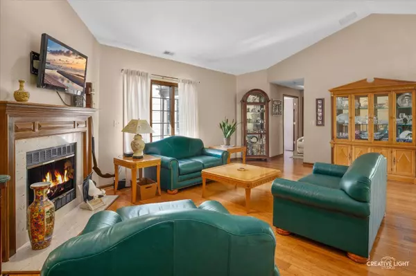 1128 Foxtail CT #1128, Darien, IL 60561