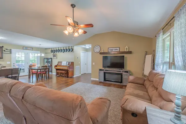 217 Shawna Ln, Hillsboro, TN 37342