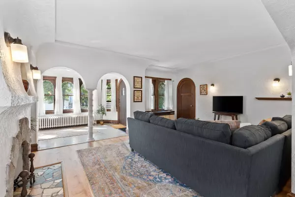 3616 N Murray, Shorewood, WI 53211