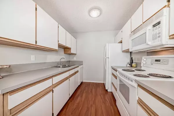 999 Canyon Meadows DR SW #102, Calgary, AB T2W 2S6