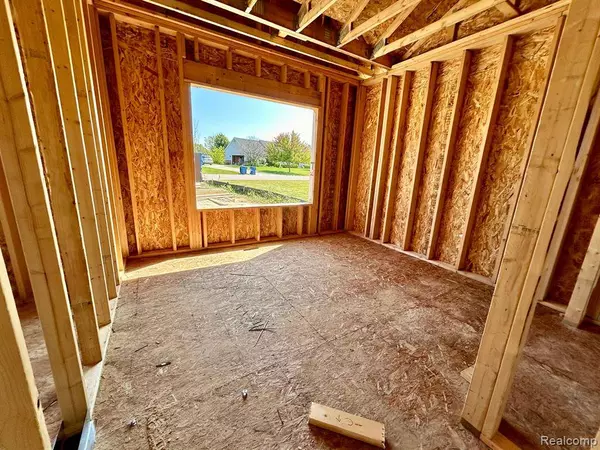 10478 PINE VALLEY Drive, Grand Blanc, MI 48439