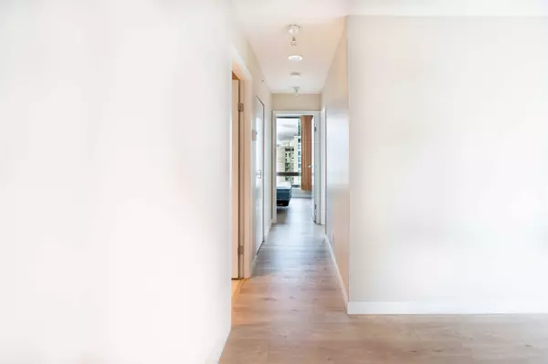 1288 W GEORGIA ST #2504, Vancouver, BC V6E 4R3