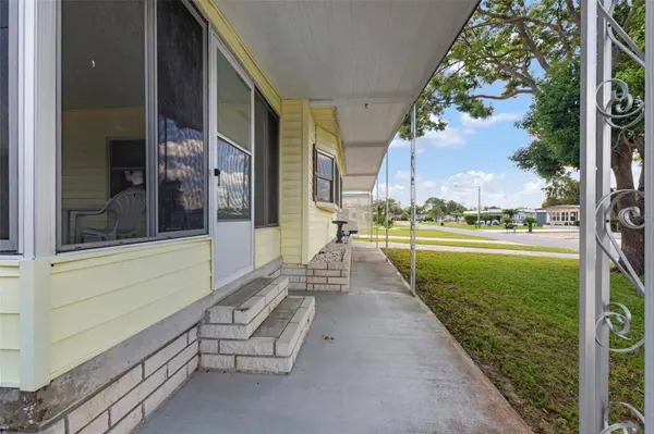 8002 WESTERN CIRCLE DR, Brooksville, FL 34613