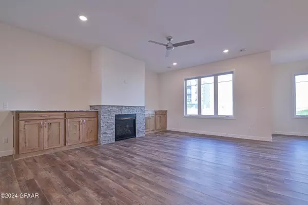 4162 25TH ST S, Grand Forks, ND 58201