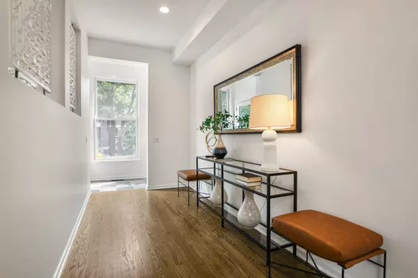 2648 N Racine AVE, Chicago, IL 60614