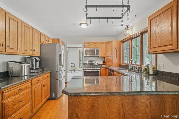 9436 Blueberry Hill, Howell, MI 48843