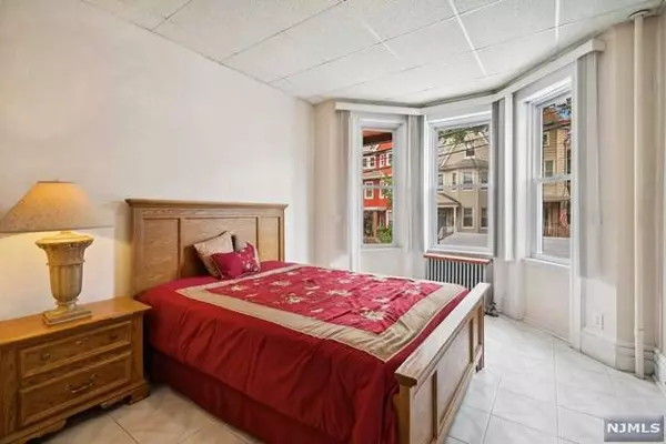 41 47th ST, Weehawken, NJ 07086