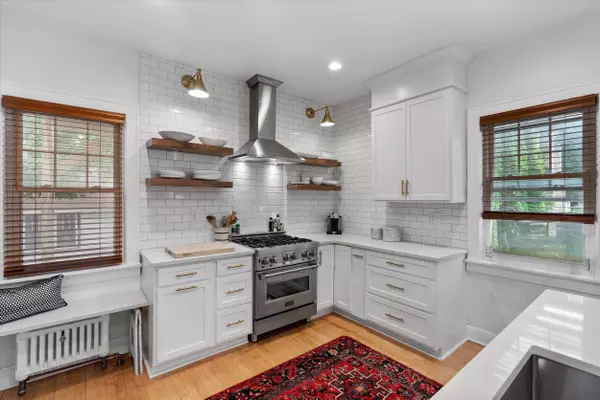 3059 N Prospect, Milwaukee, WI 53211