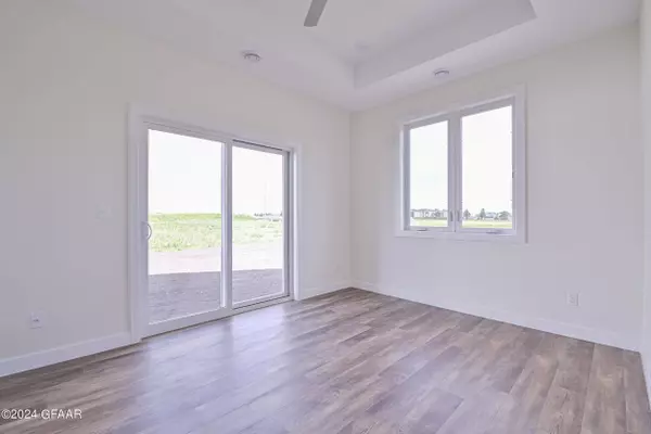 4162 25TH ST S, Grand Forks, ND 58201