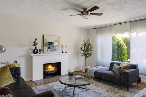 1665 Foul Bay Rd, Oak Bay, BC V5R 5A2