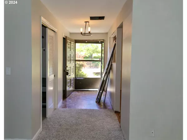 18210 SW CHEYENNE WAY, Tualatin, OR 97062