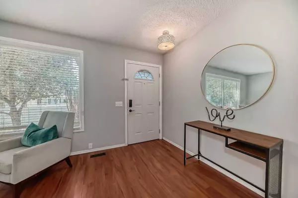 999 Canyon Meadows DR SW #102, Calgary, AB T2W 2S6