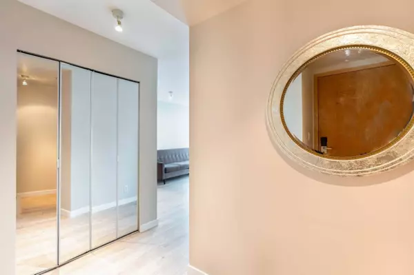 1288 W GEORGIA ST #2504, Vancouver, BC V6E 4R3