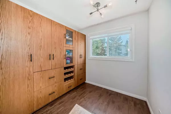 4810 40 AVE SW #23, Calgary, AB T3E 1E5