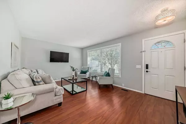 999 Canyon Meadows DR SW #102, Calgary, AB T2W 2S6