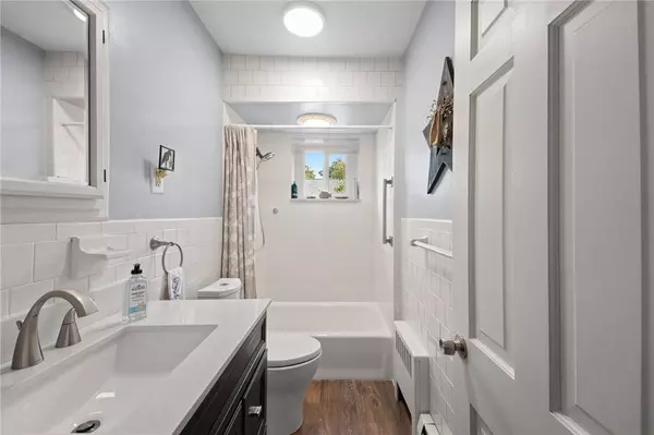 15 Locust AVE, North Providence, RI 02911