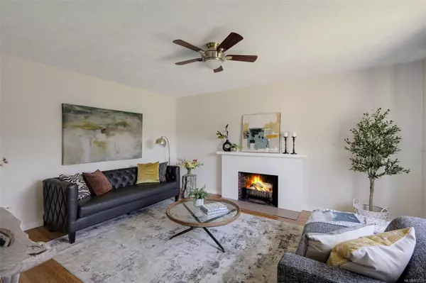 1665 Foul Bay Rd, Oak Bay, BC V5R 5A2