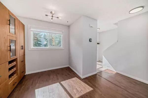 4810 40 AVE SW #23, Calgary, AB T3E 1E5