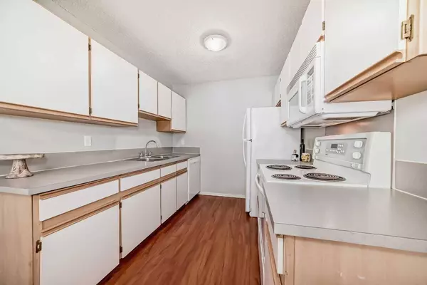 999 Canyon Meadows DR SW #102, Calgary, AB T2W 2S6