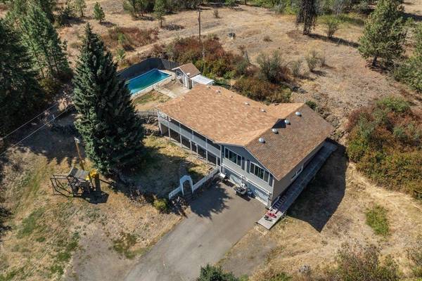 11803 N Pine Bluff Rd, Nine Mile Falls, WA 99026