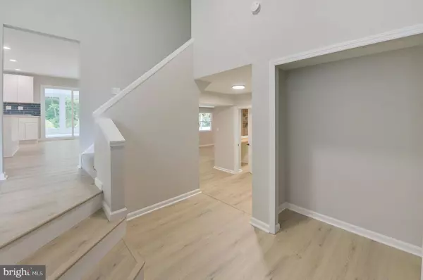 64 DOWNING ST, Cherry Hill, NJ 08003