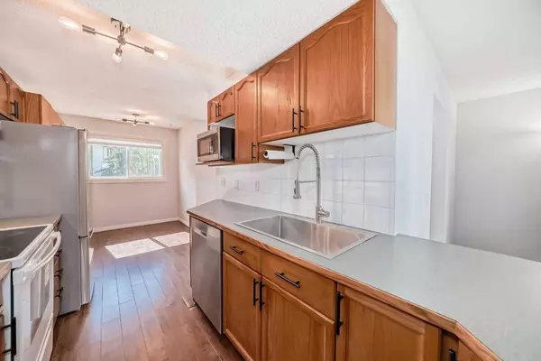 4810 40 AVE SW #23, Calgary, AB T3E 1E5