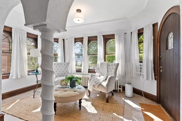 3616 N Murray, Shorewood, WI 53211