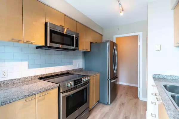 1288 W GEORGIA ST #2504, Vancouver, BC V6E 4R3