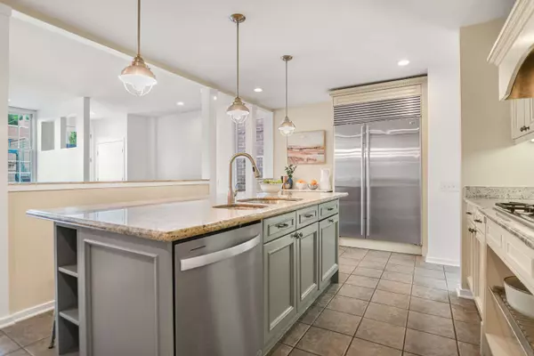 2648 N Racine AVE, Chicago, IL 60614