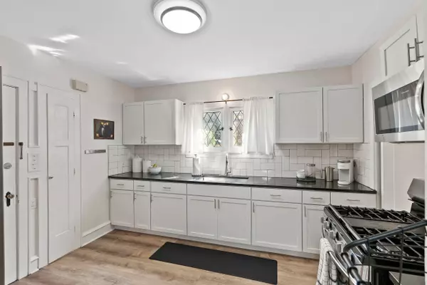 3616 N Murray, Shorewood, WI 53211