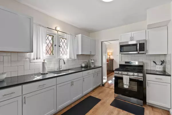 3616 N Murray, Shorewood, WI 53211