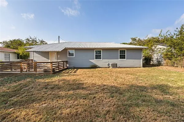 609 E Pine Street, West, TX 76691