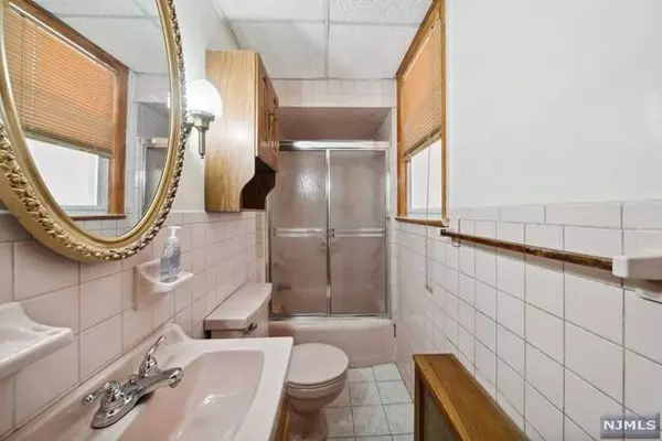 41 47th ST, Weehawken, NJ 07086